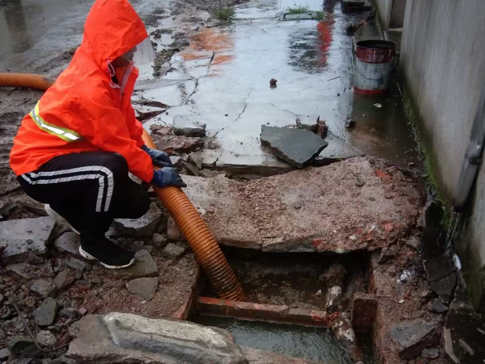 黄州专业清理污水池 炜誉市政以规范流程守护城市 “肠道”